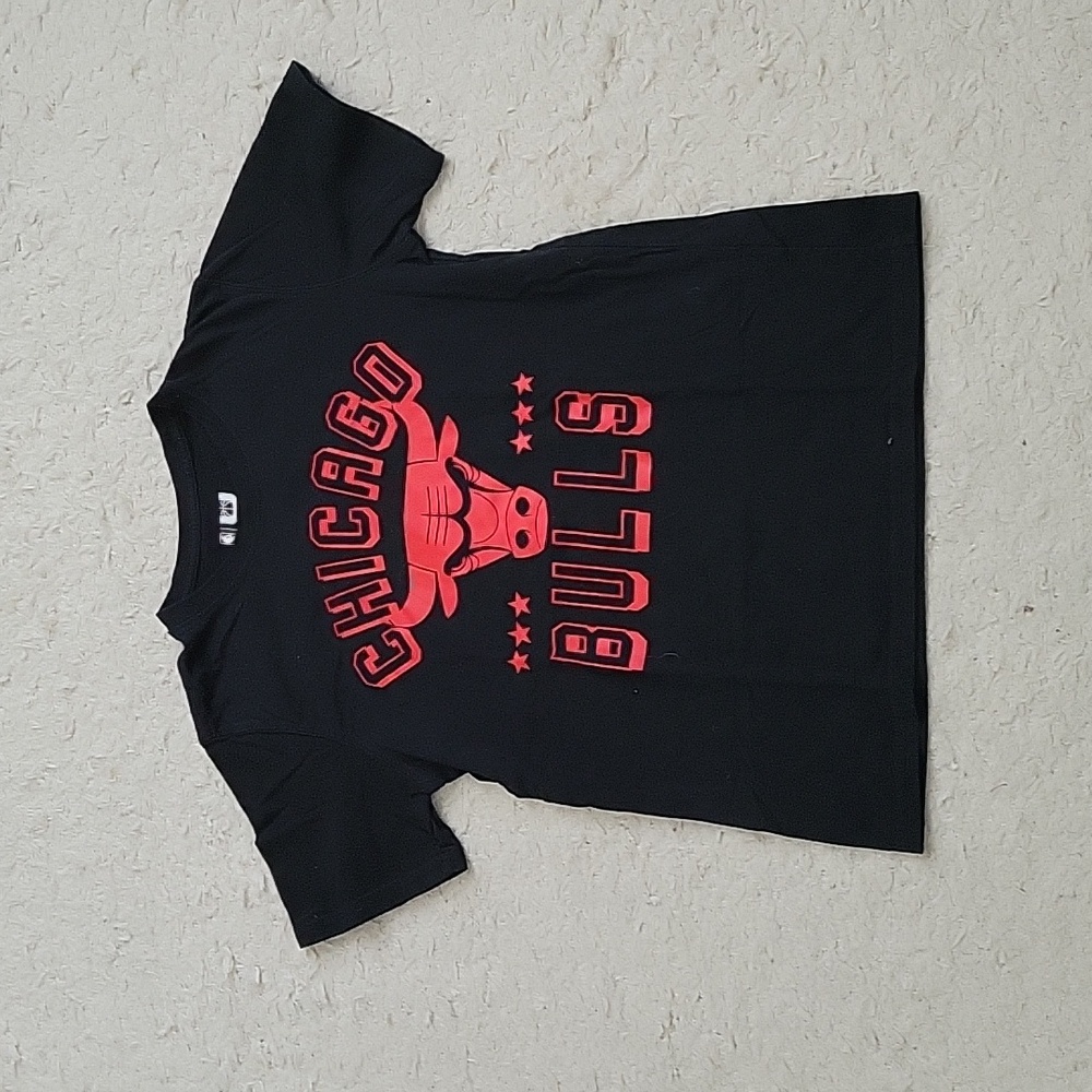 ! Boys chicago bulls tee